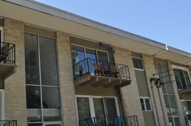 Primary Photo - 2811 Pembroke Ln