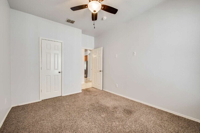 Building Photo - Gorgeous 3 Bed, 2 full bath gem located in the heart of the sought-after Chadwick Farms
