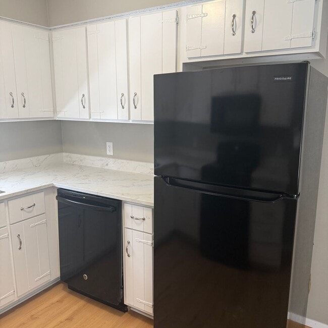Building Photo - remodeled 3 bedroom 2 bathroom home