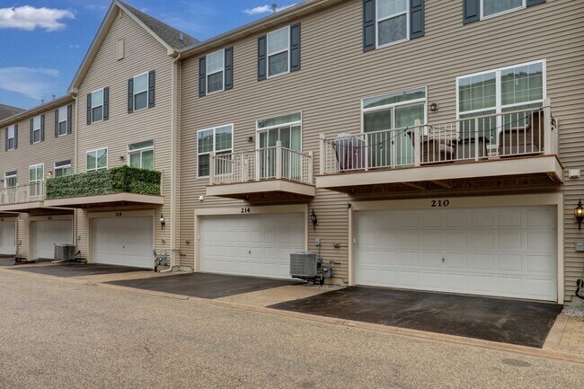 Building Photo - 214 Lionel Dr