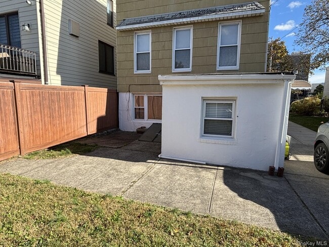 Building Photo - 71-58 70th St