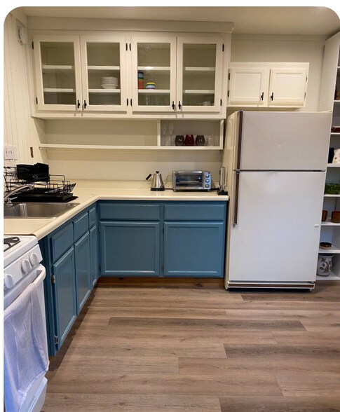 Building Photo - 472 Freear Dr