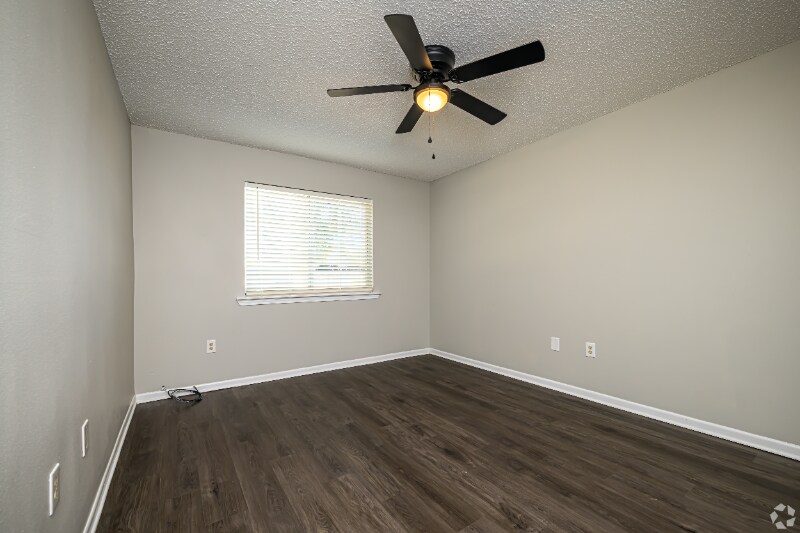 Building Photo - 2121 Lobdell Blvd