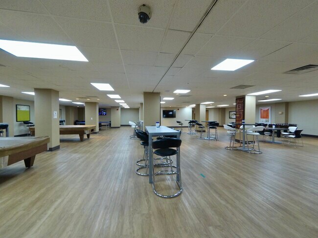 Building Photo - 1009 Harmon Cove Tower