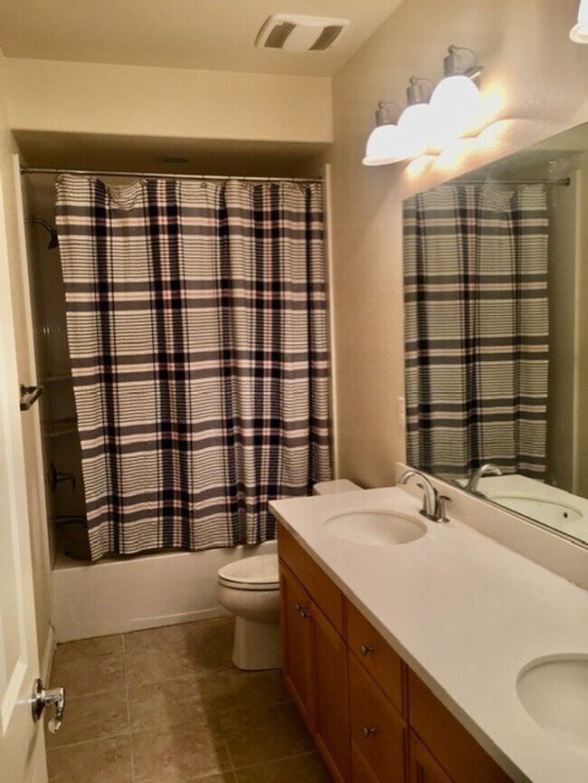 Building Photo - Terrific 4 bed 3.5 Home in Wonderful San Ramon! Great Schools, Shopping, Restaurants!