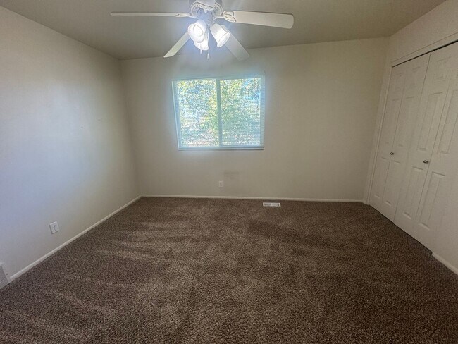 Building Photo - Beautiful duplex in amazing location!