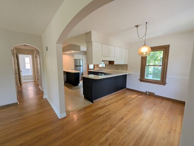 Building Photo - 8638 Henrietta Ave