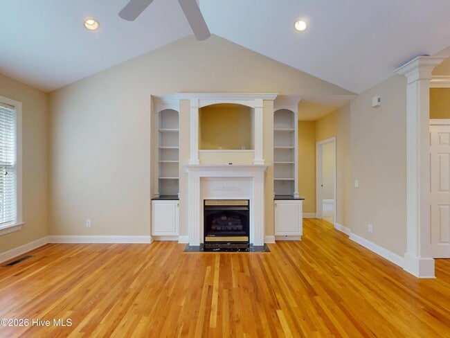 Building Photo - 3 Shenecossett Ln