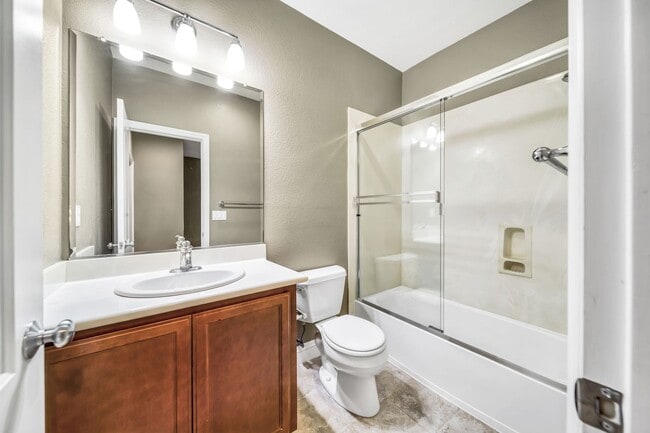 Building Photo - 3-Bedroom Townhome for Rent in Fremont!