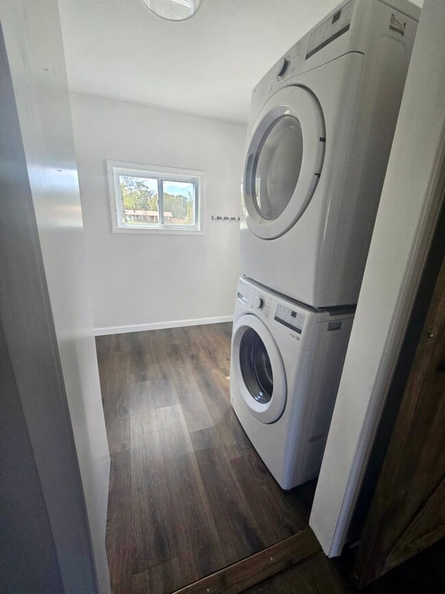 Building Photo - Location Friendly!!