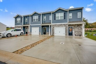 Building Photo - New 3BR Townhome in Saylor’s Place – Moder...