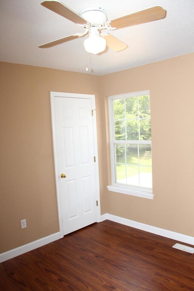 Building Photo - 1301 Robert Ray Dr