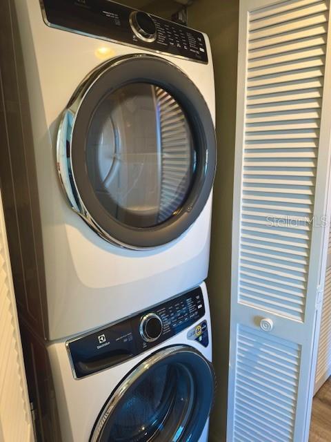 Building Photo - 6251 Shoreline Dr