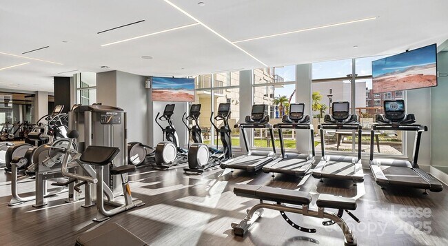 Building Photo - 4425 Sharon Rd