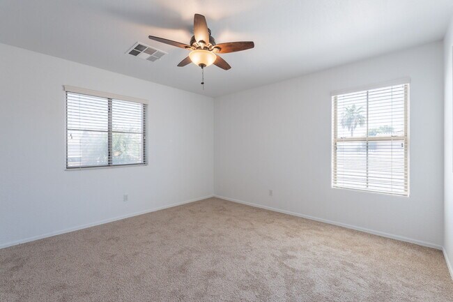 Building Photo - 4500 E Del Rio St