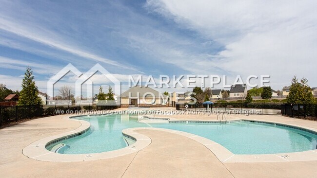 Building Photo - 484 Emporia Loop