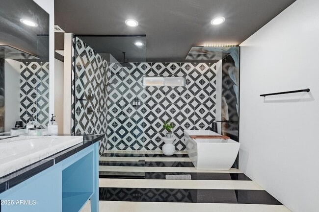 Building Photo - 2812 N 71st Pl