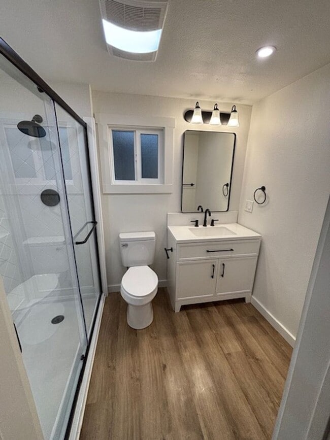 Building Photo - 271 E 8th St