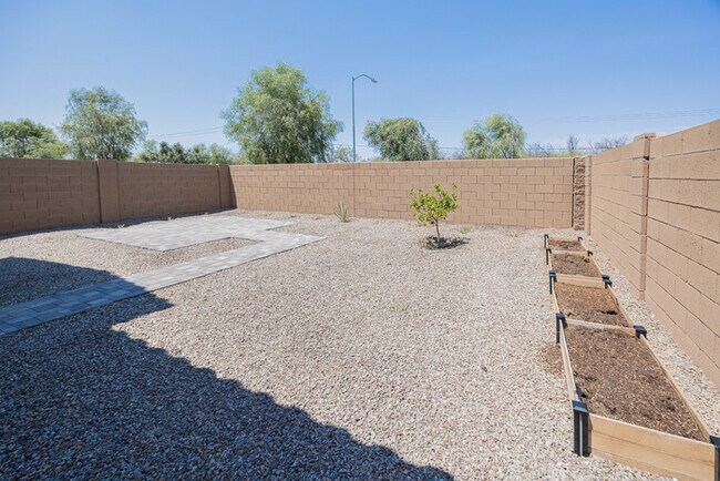 Building Photo - 7412 W Gardenia Ave