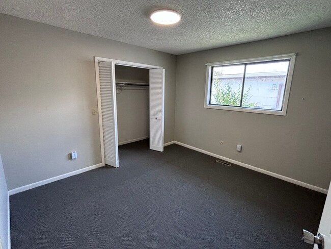 Building Photo - Duplex for rent!