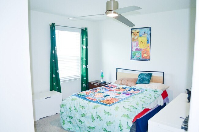 Building Photo - 5 Bedroom 3 Bath in Avalon Woods in Newberry