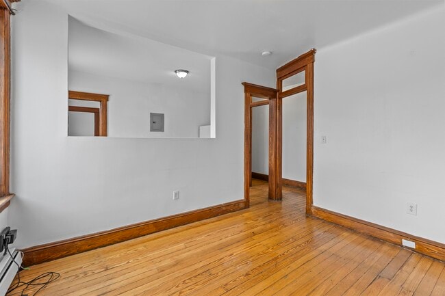 Building Photo - 201 19th St