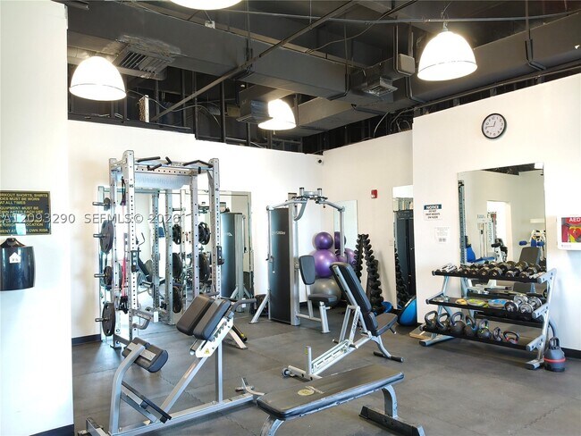 Building Photo - 2751 S Ocean Dr
