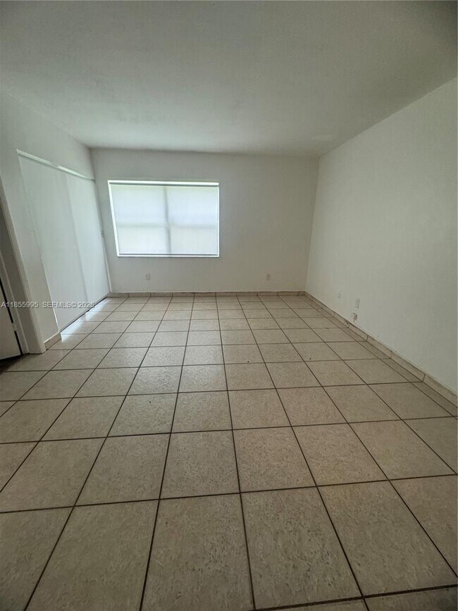 Building Photo - 2705 W 64th Pl