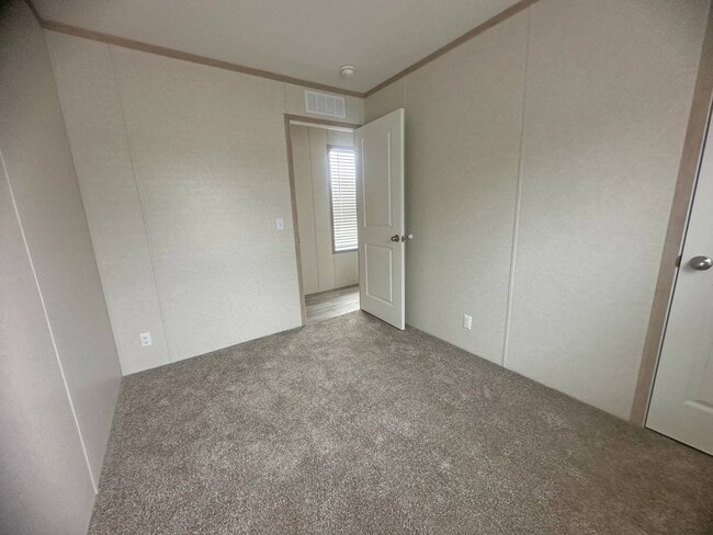 Building Photo - 14876 Washington Rd