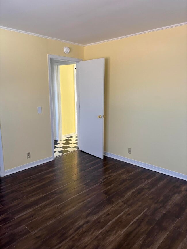 Building Photo - 107 Orange St