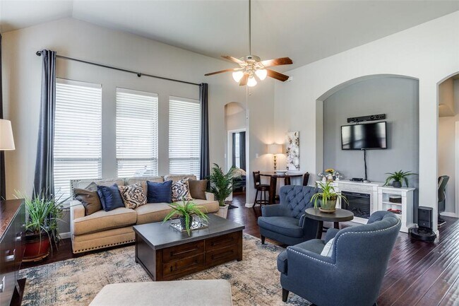 Building Photo - 3208 Thicket Dr