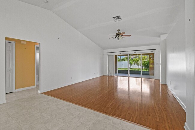 Building Photo - 1671 SW Mackey Ave
