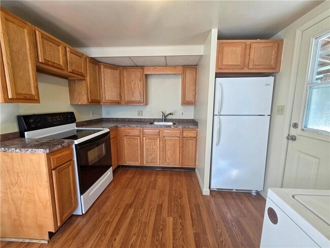 Building Photo - 235 B Allen St