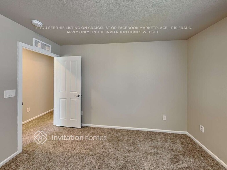 Building Photo - 11431 Sanderling St