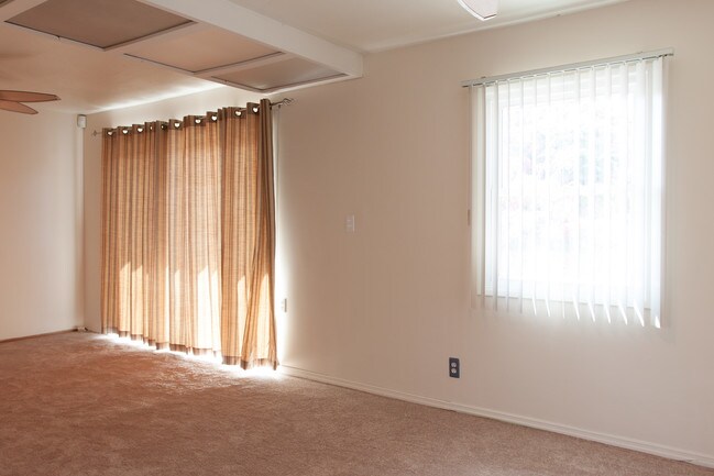 Building Photo - 8823 E Greenwood Ave