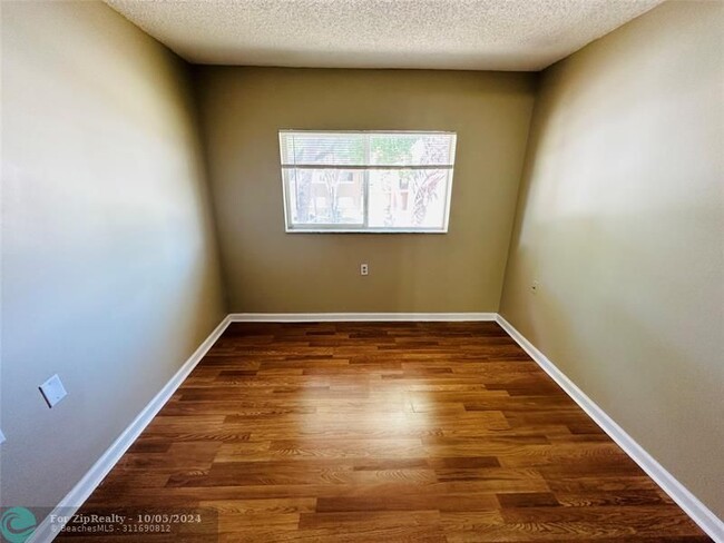 Building Photo - 1162 Lake Terry Dr