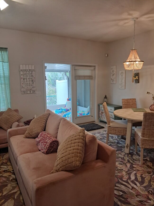 Building Photo - 317 Sand Oak Blvd