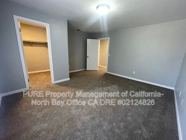 Building Photo - 210 Park Pl Dr