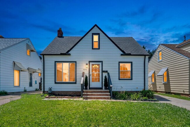 Building Photo - 5252 W 45th St