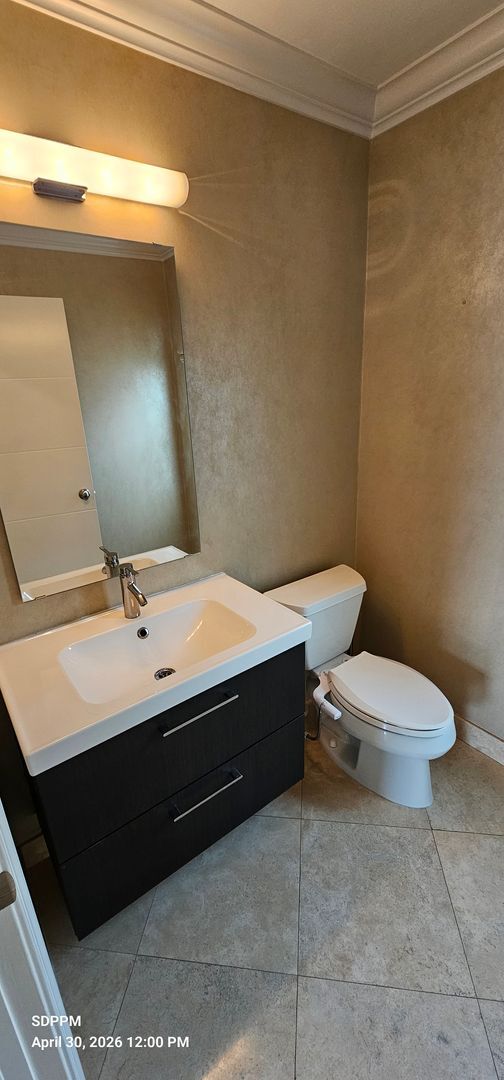 Building Photo - SAN DIEGO / BAY HO - Remodeled Nice 2 Bedroom & 2.5 Bath Townhouse.  AVAILABLE NOW!