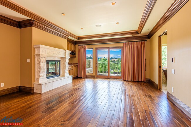Building Photo - Executive Estate in the Heart of Silicon Valley