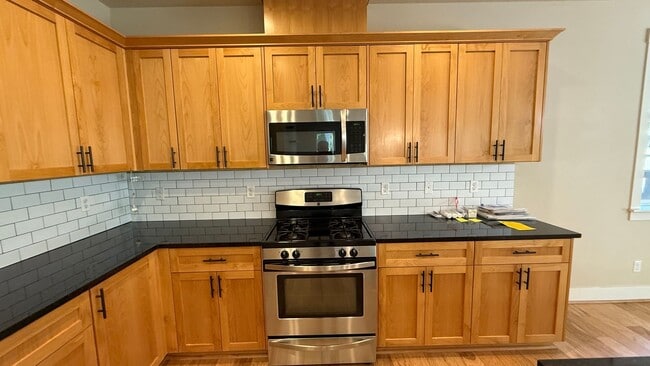 Building Photo - Beautiful 4-Bedroom Home for Lease in the ...