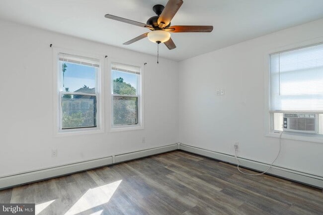 Building Photo - 233 Park Ln