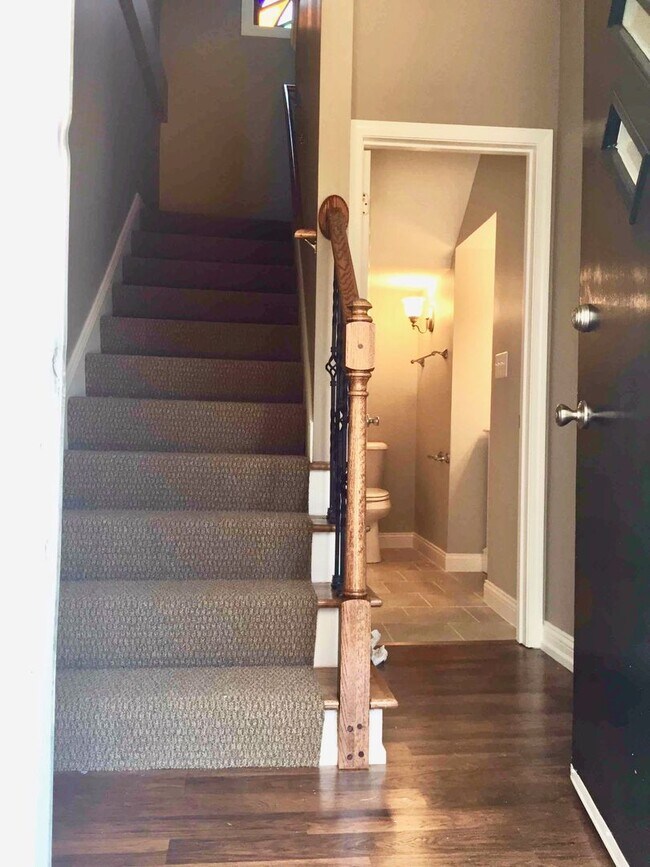 Building Photo - Renovated Germantown House in Great Location