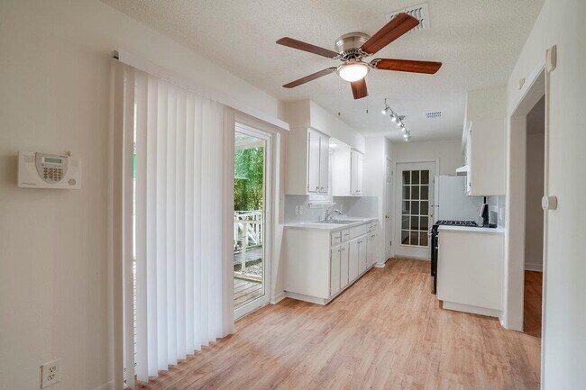 Building Photo - 509 Treys Way