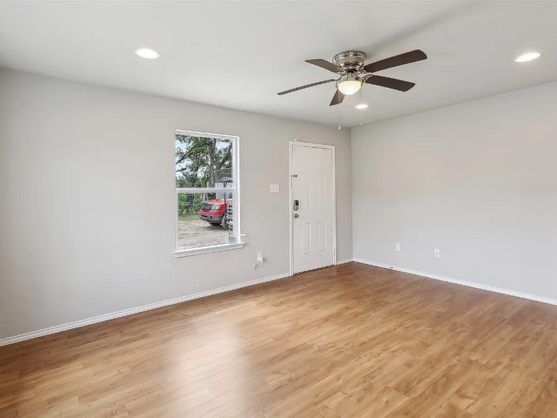 Building Photo - 12824 Seagoville Rd