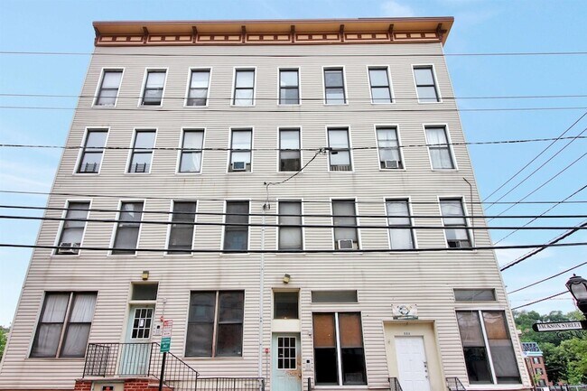 Building Photo - 332 Jackson St