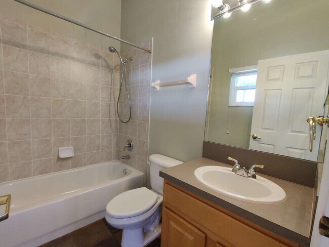 Building Photo - 22646 Cliffside Way