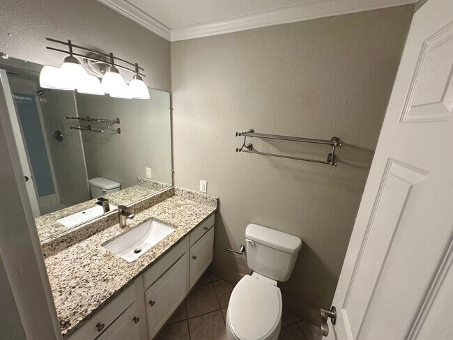 Building Photo - Spacious Condo in Prime Sandy Springs Location – Gated Community with Pool!