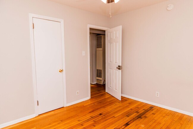 Building Photo - 1903 Grayland Ave